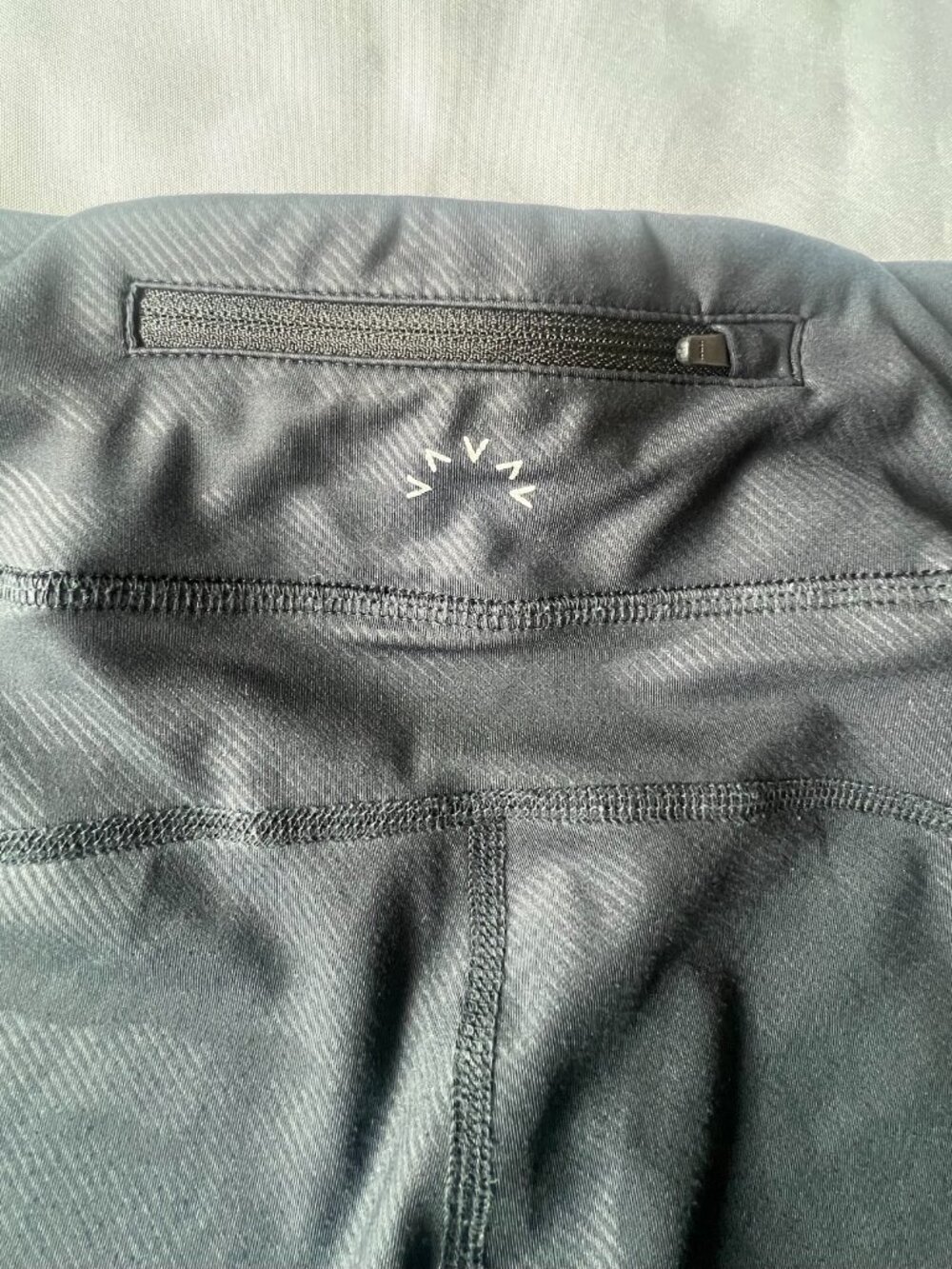 Varley Capri Leggings Womens Black Camo Mesh Cutouts Athletic Pants Size M - Picture 6 of 15